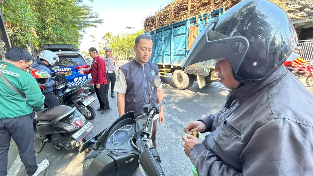 Dokumentasi kegiatan pelayanan Samsat Bojonegoro
