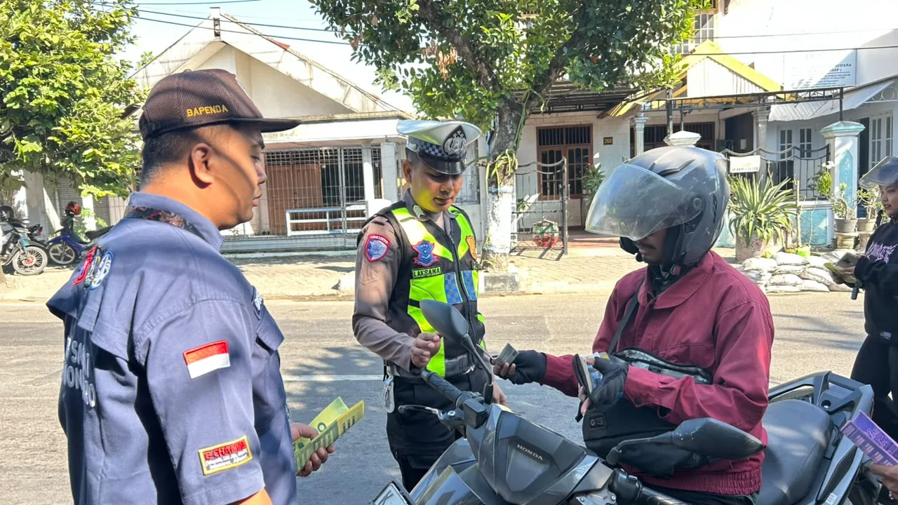 Dokumentasi kegiatan pelayanan Samsat Bojonegoro