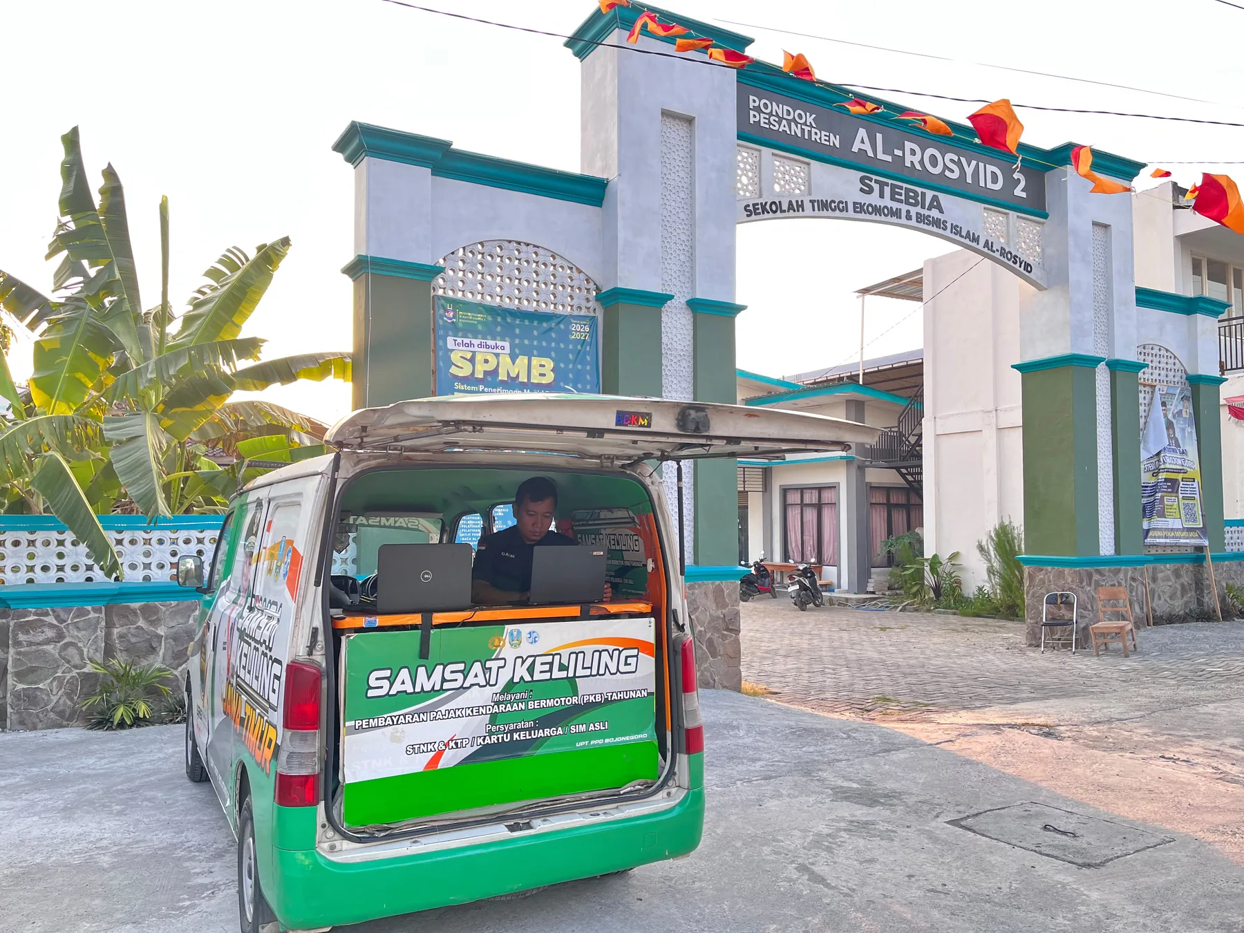 Mobil layanan Samsat Keliling Bojonegoro